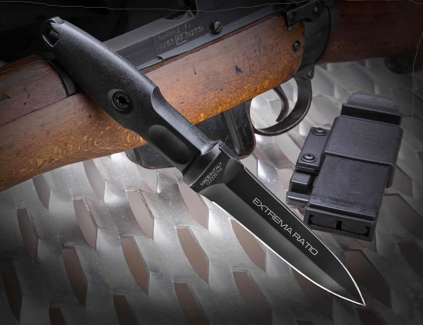 PUGO DOUBLE-EDGED DAGGER