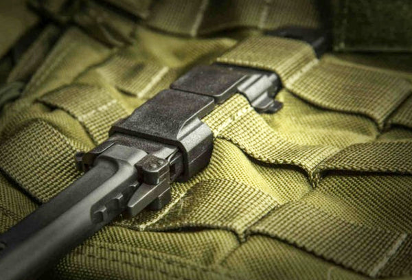 REQUIEM BLACK - a streamlined strong blade